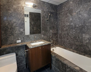 East 59th Street - Photo Thumbnail 5