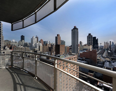 East 59th Street - Photo Thumbnail 3