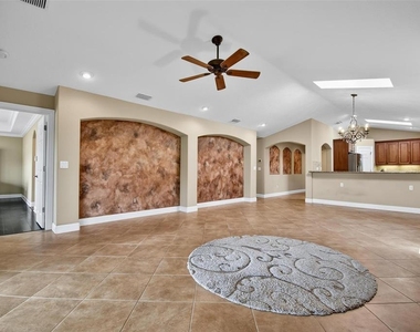 108 Golfview Court - Photo Thumbnail 20