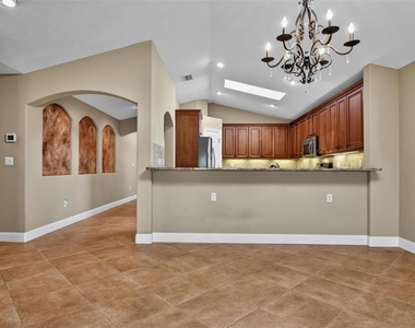 108 Golfview Court - Photo Thumbnail 17