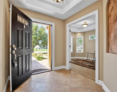 108 Golfview Court - Photo Thumbnail 4