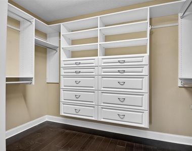 108 Golfview Court - Photo Thumbnail 32