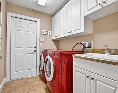 108 Golfview Court - Photo Thumbnail 41