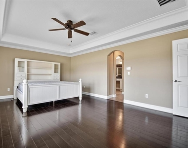 108 Golfview Court - Photo Thumbnail 24