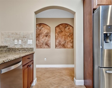 108 Golfview Court - Photo Thumbnail 15