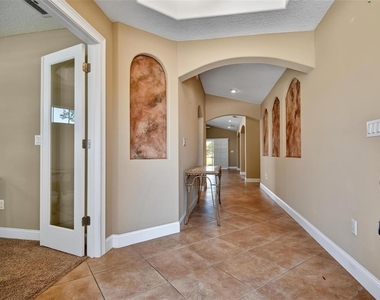 108 Golfview Court - Photo Thumbnail 3