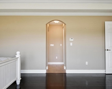 108 Golfview Court - Photo Thumbnail 26