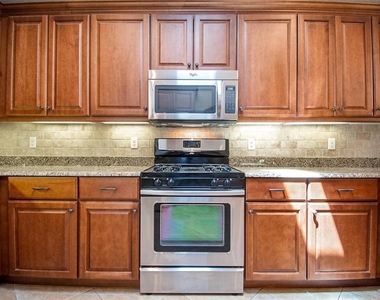 108 Golfview Court - Photo Thumbnail 12
