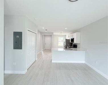 11225 Pendleton Avenue - Photo Thumbnail 5