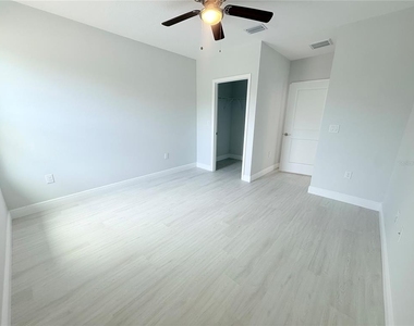 11225 Pendleton Avenue - Photo Thumbnail 7