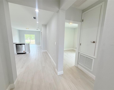 11225 Pendleton Avenue - Photo Thumbnail 1