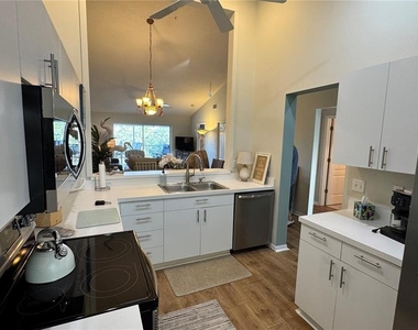 8735 Olde Hickory Avenue - Photo Thumbnail 6