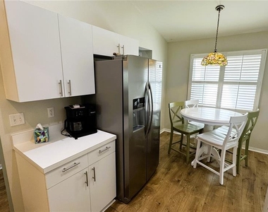 8735 Olde Hickory Avenue - Photo Thumbnail 9