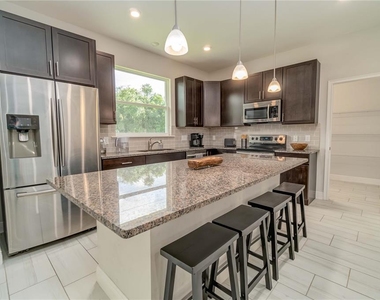 265 Annapolis Lane - Photo Thumbnail 15