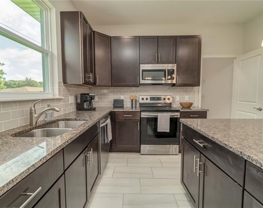 265 Annapolis Lane - Photo Thumbnail 12