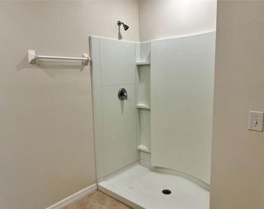 2726 Greenleaf Terrace - Photo Thumbnail 11