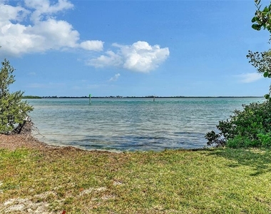 909 Spanish Drive N - Photo Thumbnail 43