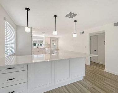 909 Spanish Drive N - Photo Thumbnail 15