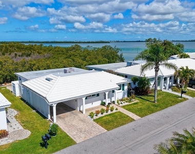 909 Spanish Drive N - Photo Thumbnail 42