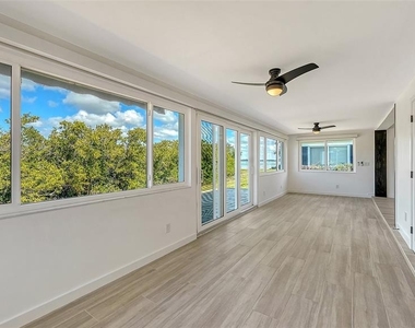 909 Spanish Drive N - Photo Thumbnail 10