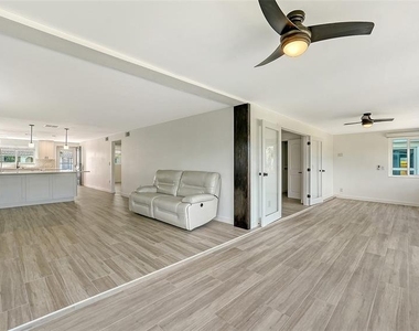 909 Spanish Drive N - Photo Thumbnail 8