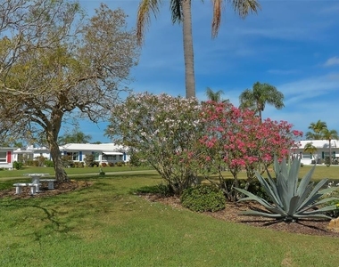 909 Spanish Drive N - Photo Thumbnail 58