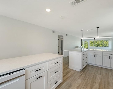909 Spanish Drive N - Photo Thumbnail 19