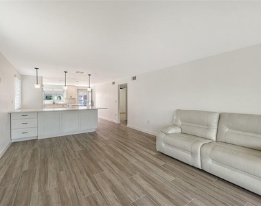 909 Spanish Drive N - Photo Thumbnail 13