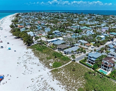 101 Palm Avenue - Photo Thumbnail 34