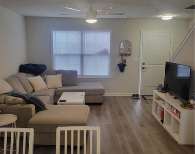 326 E Frankford Street - Photo Thumbnail 3