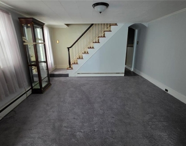243 Pierce Street - Photo Thumbnail 3