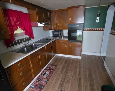 243 Pierce Street - Photo Thumbnail 5