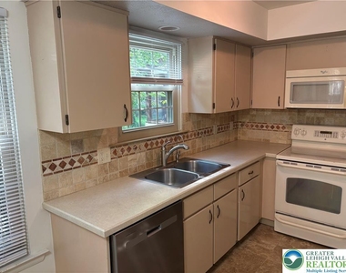 167 Sunshine Drive - Photo Thumbnail 12