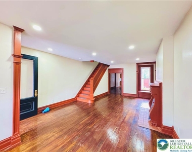 36 S Jefferson Street - Photo Thumbnail 4
