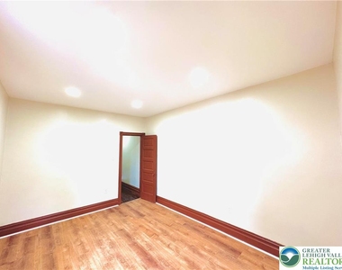 36 S Jefferson Street - Photo Thumbnail 14