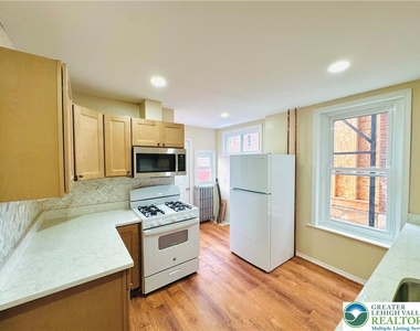 36 S Jefferson Street - Photo Thumbnail 9
