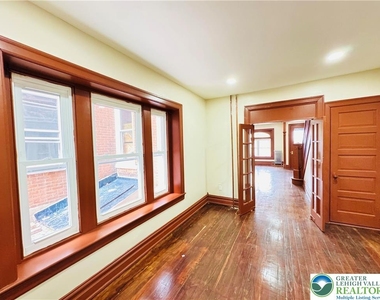 36 S Jefferson Street - Photo Thumbnail 7