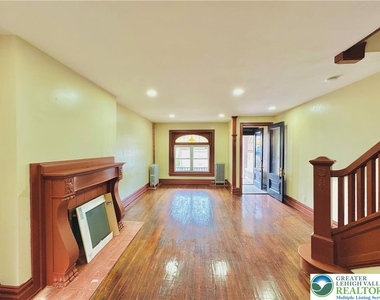 36 S Jefferson Street - Photo Thumbnail 3
