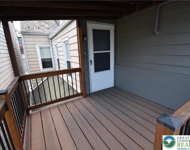215 Cattell Street - Photo Thumbnail 2