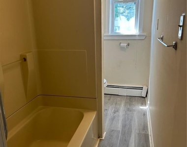 740 Laufer Street - Photo Thumbnail 11