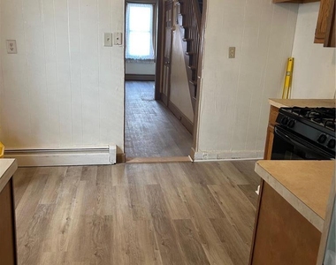 740 Laufer Street - Photo Thumbnail 6