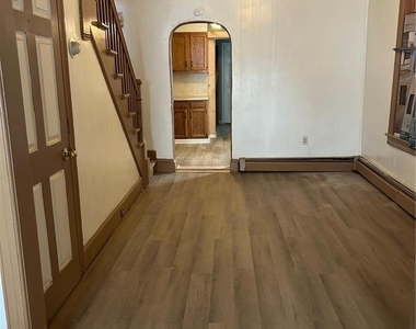 740 Laufer Street - Photo Thumbnail 2