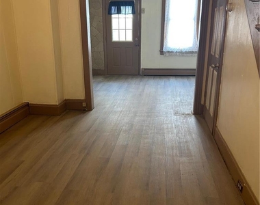 740 Laufer Street - Photo Thumbnail 4
