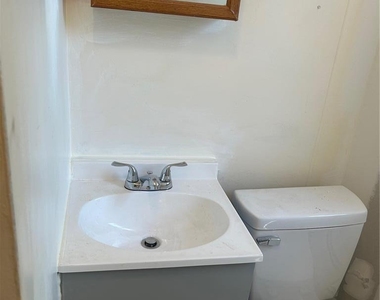 740 Laufer Street - Photo Thumbnail 10