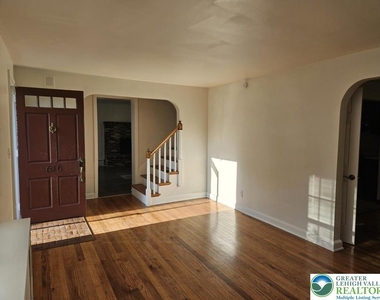 616 Beverly Drive - Photo Thumbnail 2
