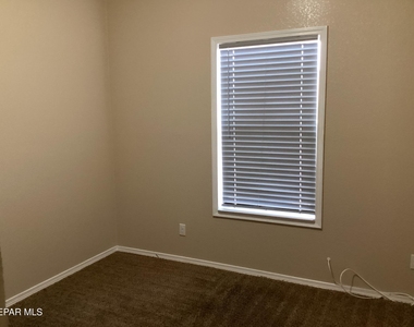 5925 Speyside Drive - Photo Thumbnail 13
