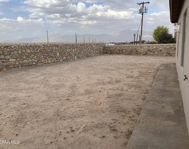 5925 Speyside Drive - Photo Thumbnail 15