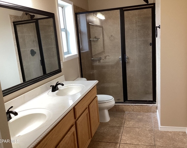 5925 Speyside Drive - Photo Thumbnail 11