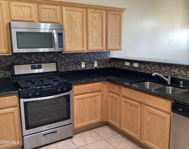 5925 Speyside Drive - Photo Thumbnail 6