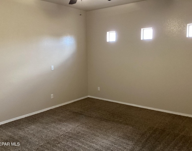 5925 Speyside Drive - Photo Thumbnail 10